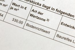 Foto: Dokument mit Bodenrichtwert